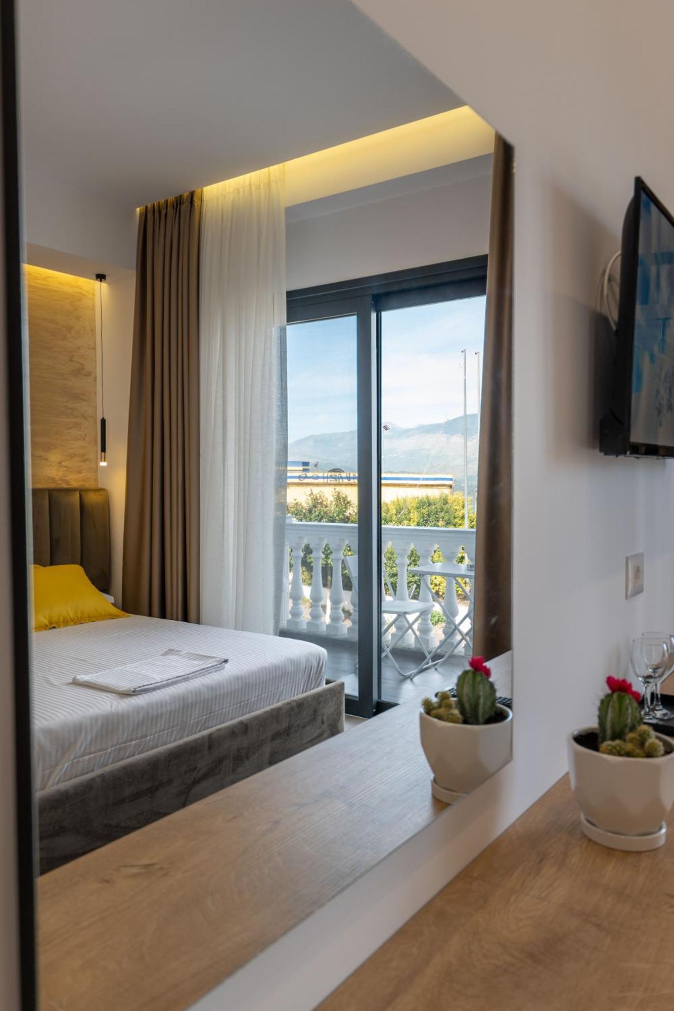 Flori * Sarandë